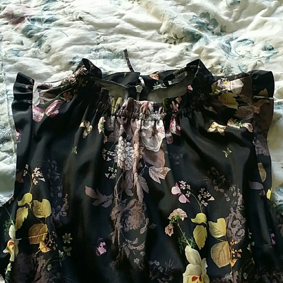 Flutter Sleeve Floral Dress - Picture 5 of 7